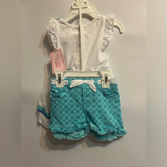 A two piece short set in blue and white - Picture 2 of 2